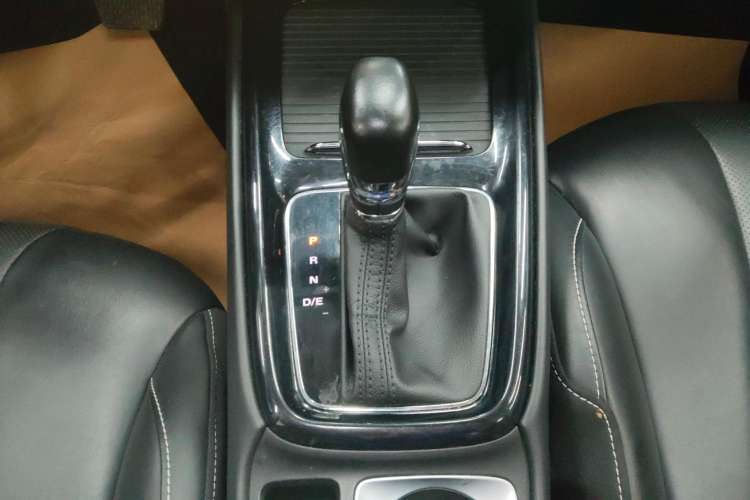 Used Roewe i5 2020 1.5L Automatic 4G Connect Luxury Flagship Edition Gear Lever