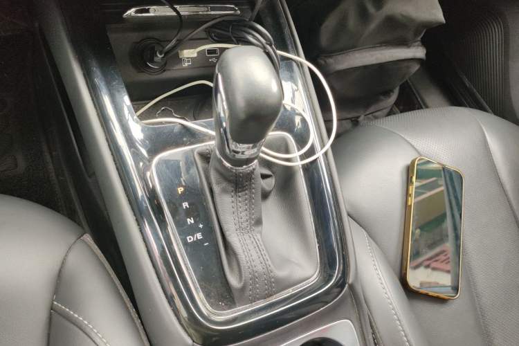 Used Roewe i5 2020 1.5L Automatic 4G Connect Luxury Flagship Edition Gear Lever