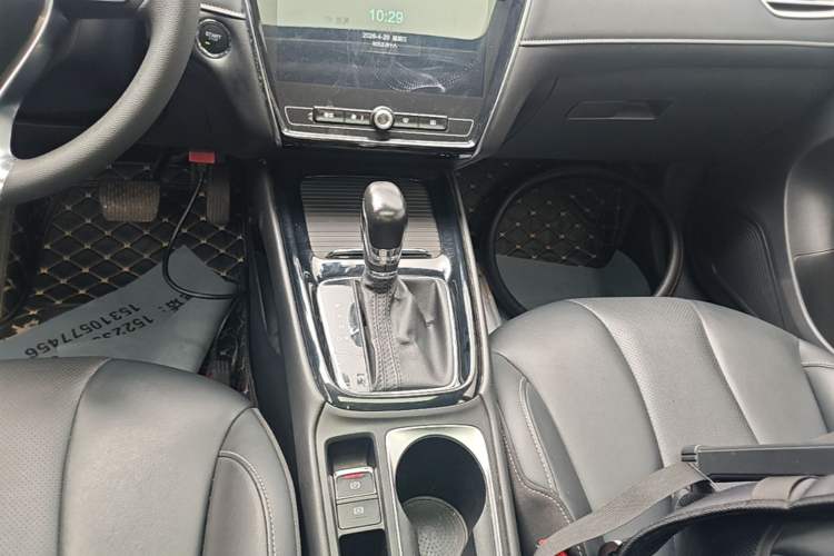 Used Roewe i5 2020 1.5L Automatic 4G Connect Luxury Flagship Edition Gear Lever