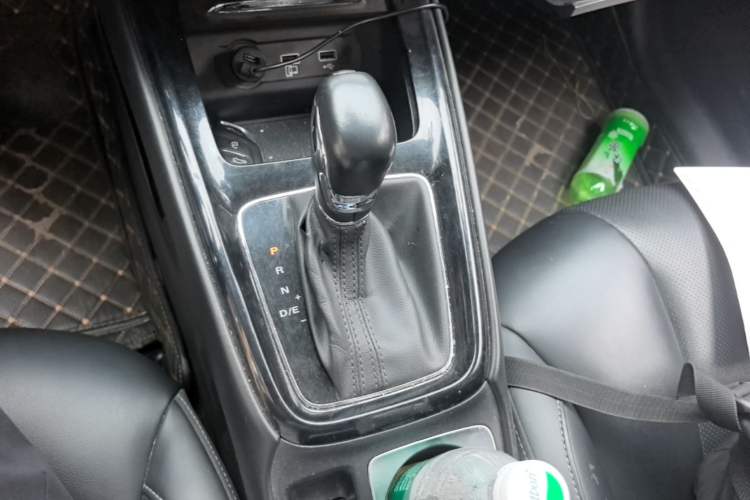 Used Roewe i5 2020 1.5L Automatic 4G Connect Luxury Flagship Edition Gear Lever