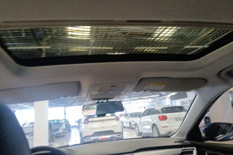 Used Roewe i5 2020 1.5L Automatic 4G Connect Luxury Flagship Edition Headliner