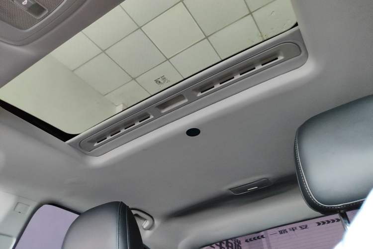 Used Roewe i5 2020 1.5L Automatic 4G Connect Luxury Flagship Edition Headliner