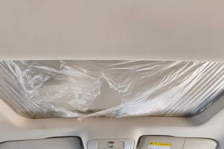 Used Roewe i5 2020 1.5L Automatic 4G Connect Luxury Flagship Edition Headliner