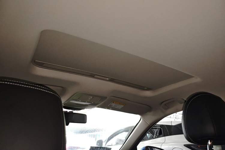 Used Roewe i5 2020 1.5L Automatic 4G Connect Luxury Flagship Edition Headliner
