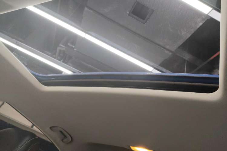 Used Roewe i5 2020 1.5L Automatic 4G Connect Luxury Flagship Edition Headliner