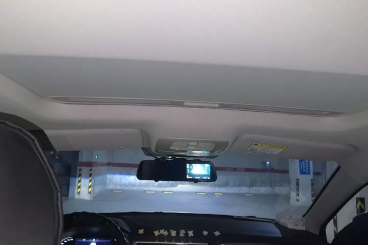 Used Roewe i5 2020 1.5L Automatic Smart Connect New Year Edition Headliner