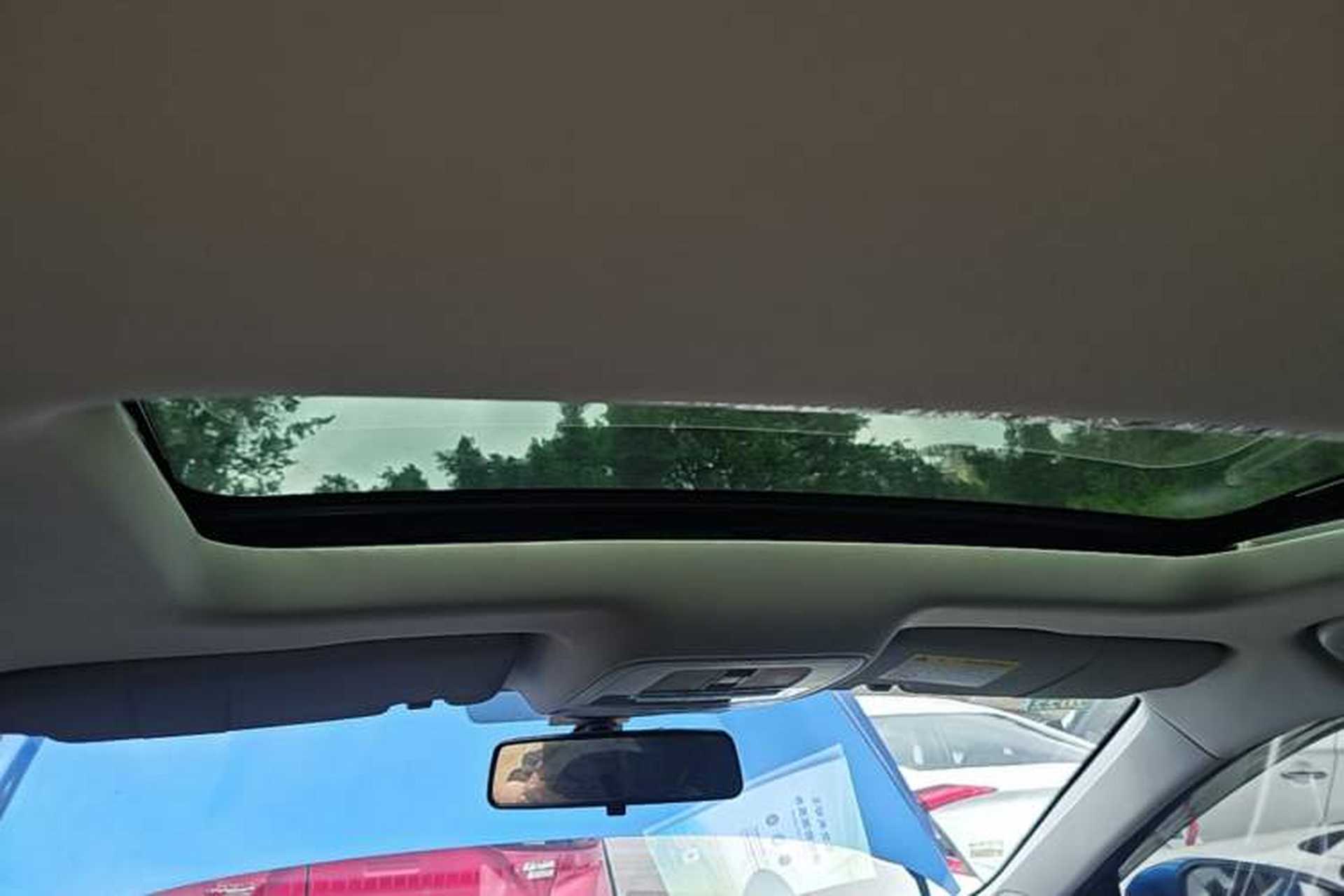Used Roewe i5 2020 1.5L Automatic 4G Connect Luxury Flagship Edition Headliner