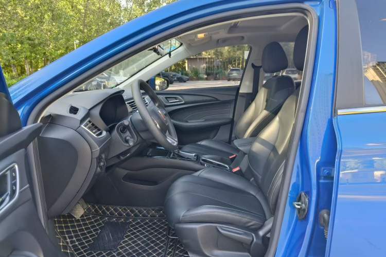 Used Roewe i5 2020 1.5L Automatic 4G Connect Luxury Flagship Edition Interior 1