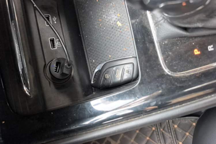 Used Roewe i5 2020 1.5L Automatic 4G Connect Luxury Flagship Edition Interior 1