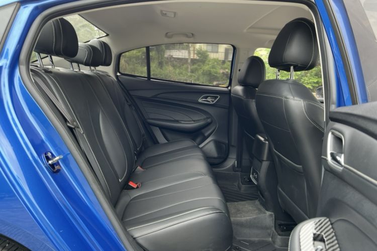 Used Roewe i5 2020 1.5L Automatic 4G Connect Luxury Flagship Edition Interior 11