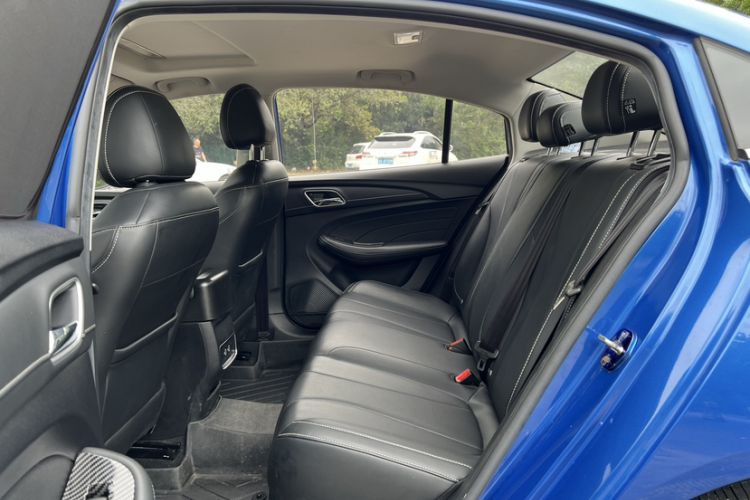 Used Roewe i5 2020 1.5L Automatic 4G Connect Luxury Flagship Edition Interior 12