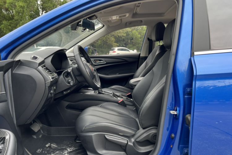 Used Roewe i5 2020 1.5L Automatic 4G Connect Luxury Flagship Edition Interior 13