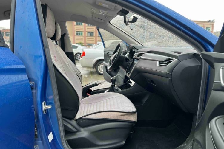 Used Roewe i5 2020 1.5L Manual 4G Connect Luxury Edition Interior 3