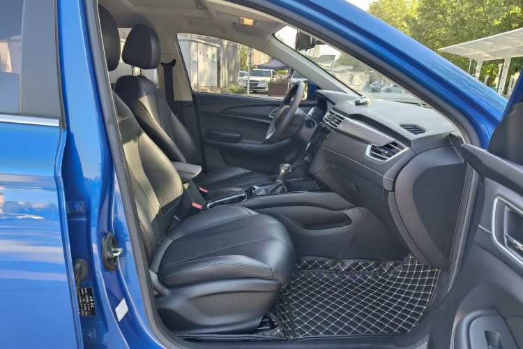 Used Roewe i5 2020 1.5L Automatic 4G Connect Luxury Flagship Edition Interior 3