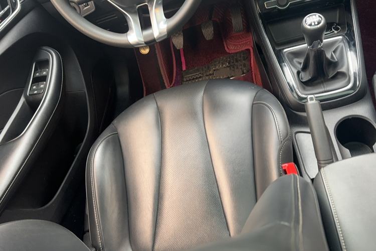Used Roewe i5 2020 1.5L Manual 4G Connect Leehao Flagship Edition Interior 3