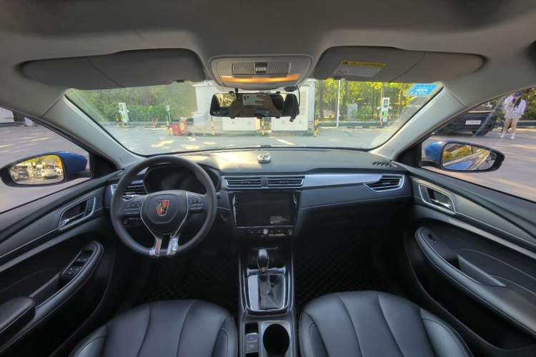 Used Roewe i5 2020 1.5L Automatic 4G Connect Luxury Flagship Edition Interior 4