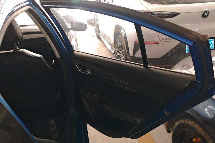 Used Roewe i5 2020 1.5L Automatic 4G Connect Luxury Flagship Edition Interior 4