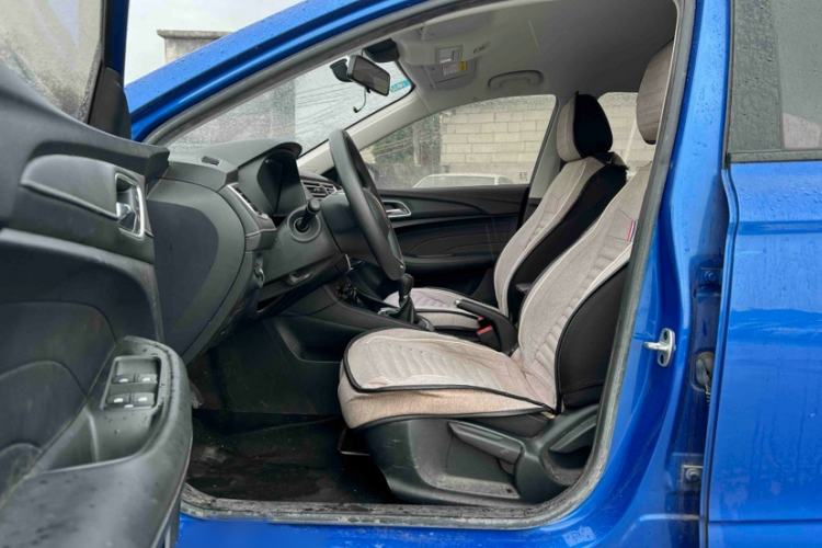 Used Roewe i5 2020 1.5L Manual 4G Connect Luxury Edition Interior 5