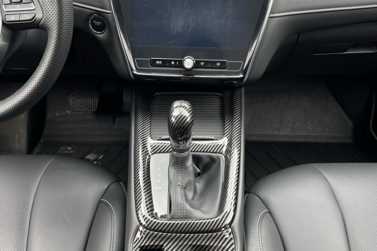 Used Roewe i5 2020 1.5L Automatic 4G Connect Luxury Flagship Edition Interior 8