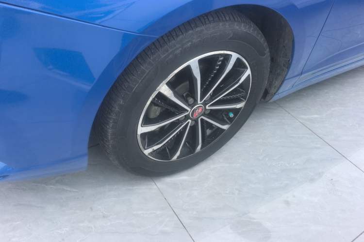 Used Roewe i5 2020 1.5L Automatic 4G Connect Luxury Flagship Edition Left Front Wheel Hub