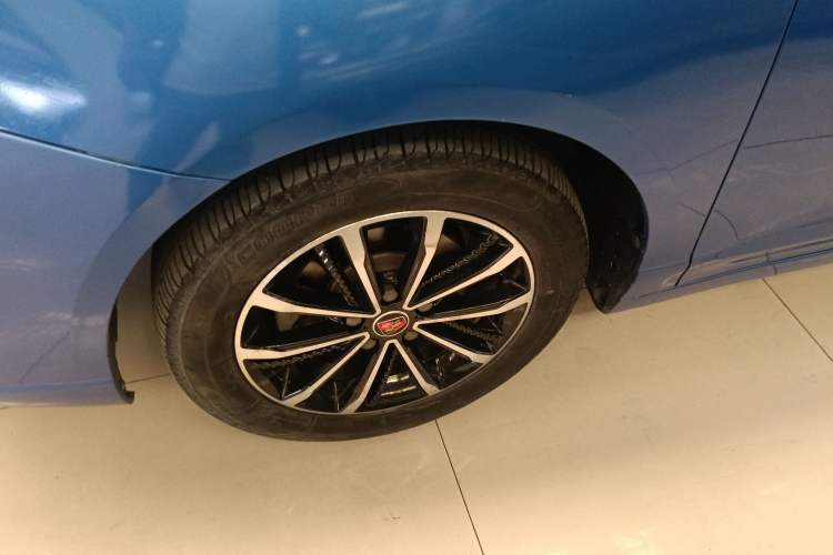 Used Roewe i5 2020 1.5L Automatic 4G Connect Luxury Flagship Edition Left Front Wheel Hub