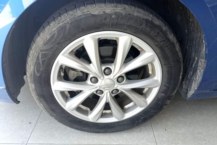 Used Roewe i5 2020 1.5L Automatic 4G Connected Linghao Edition Left Front Wheel Hub