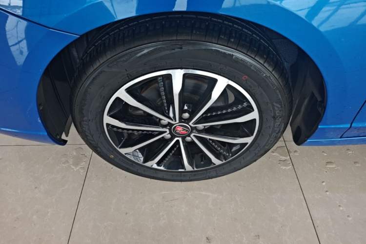 Used Roewe i5 2020 1.5L Manual 4G Connect Leehao Flagship Edition Left Front Wheel Hub
