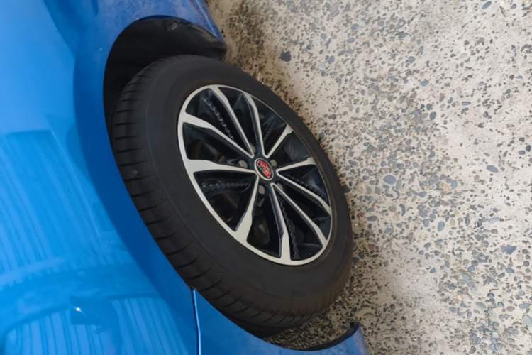 Used Roewe i5 2020 1.5L Automatic 4G Connect Luxury Flagship Edition Left Front Wheel Hub