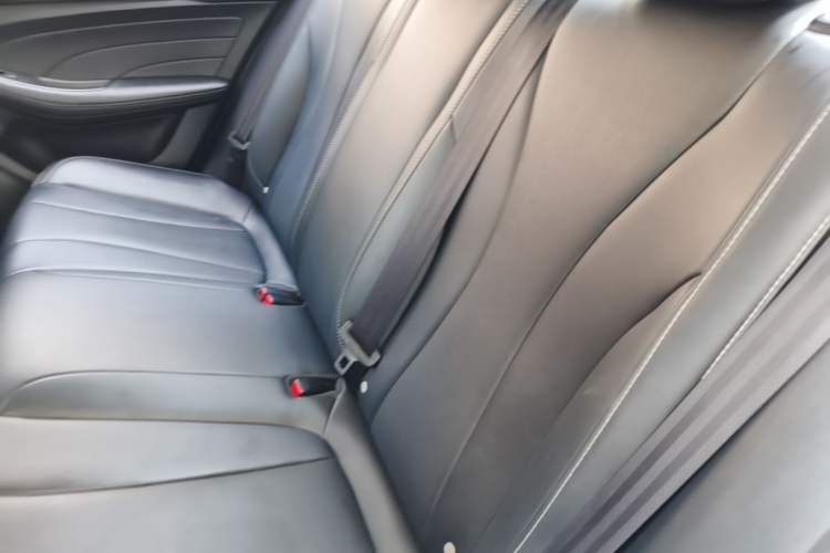 Used Roewe i5 2020 1.5L Automatic 4G Connect Luxury Flagship Edition Left Rear Seat