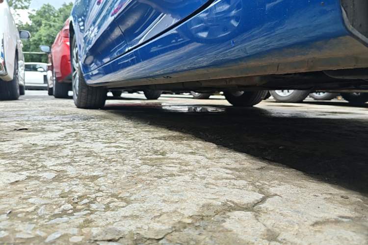 Used Roewe i5 2020 1.5L Automatic 4G Connect Luxury Flagship Edition Left Side Sill