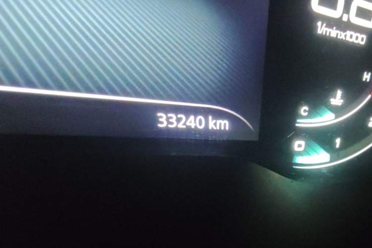 Used Roewe i5 2020 1.5L Automatic 4G Connect Luxury Flagship Edition Odometer Close Up