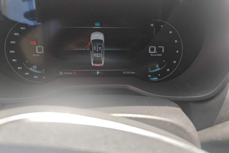Used Roewe i5 2020 1.5L Automatic 4G Connect Luxury Flagship Edition Odometer Close Up