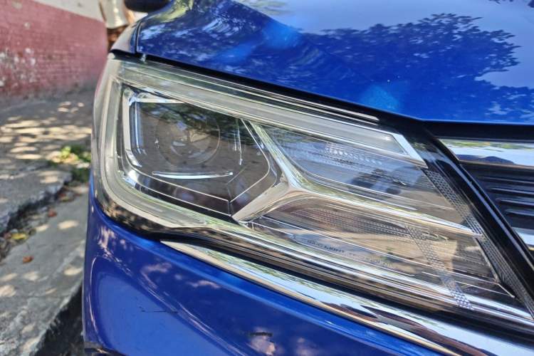 Used Roewe i5 2020 1.5L Automatic 4G Connected Linghao Edition Right Front Headlight