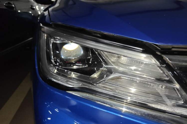 Used Roewe i5 2020 1.5L Manual 4G Connect Luxury Edition Right Front Headlight