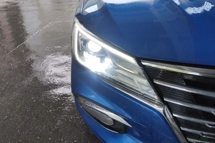 Used Roewe i5 2020 1.5L Manual 4G Connect Leehao Flagship Edition Right Front Headlight
