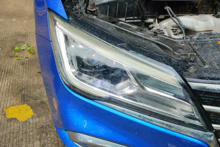 Used Roewe i5 2020 1.5L Automatic 4G Connect Luxury Flagship Edition Right Front Headlight
