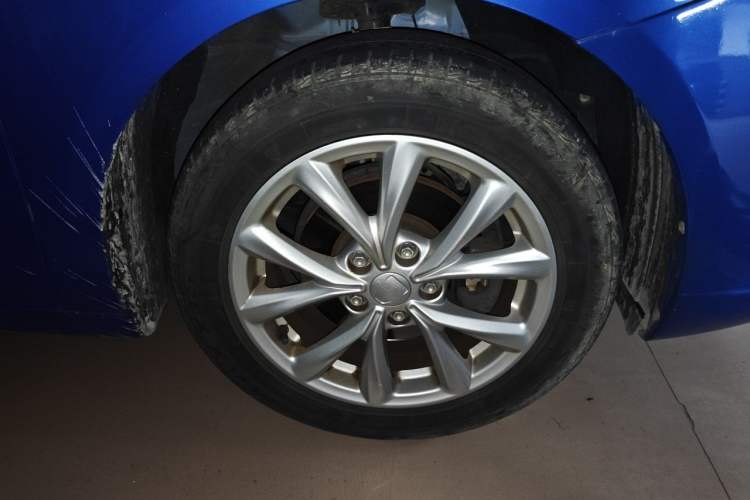Used Roewe i5 2020 1.5L Manual 4G Connect Luxury Edition Right Front Wheel Hub
