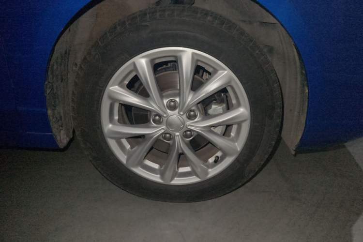 Used Roewe i5 2020 1.5L Automatic 4G Connected Linghao Edition Right Front Wheel Hub