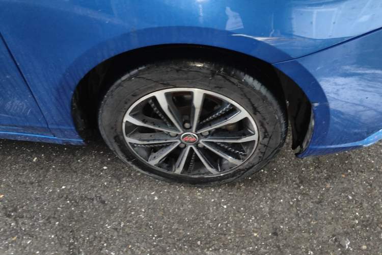 Used Roewe i5 2020 1.5L Manual 4G Connect Leehao Flagship Edition Right Front Wheel Hub