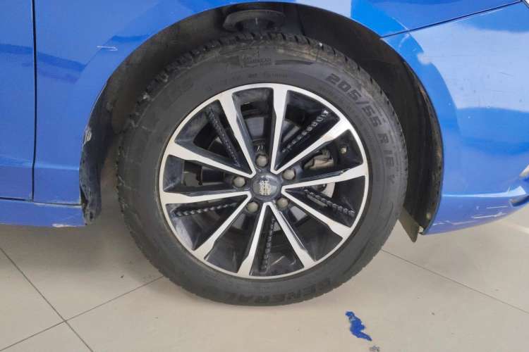 Used Roewe i5 2020 1.5L Automatic 4G Connect Luxury Flagship Edition Right Front Wheel Hub