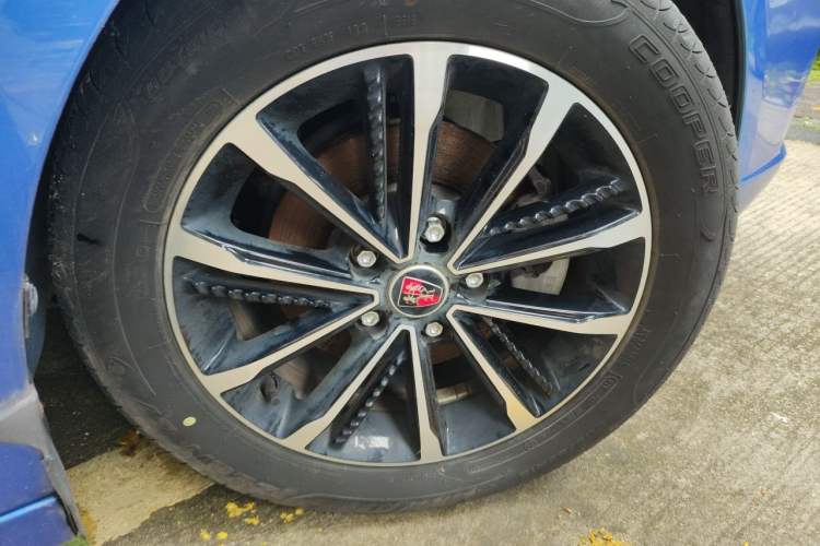 Used Roewe i5 2020 1.5L Automatic 4G Connect Luxury Flagship Edition Right Front Wheel Hub