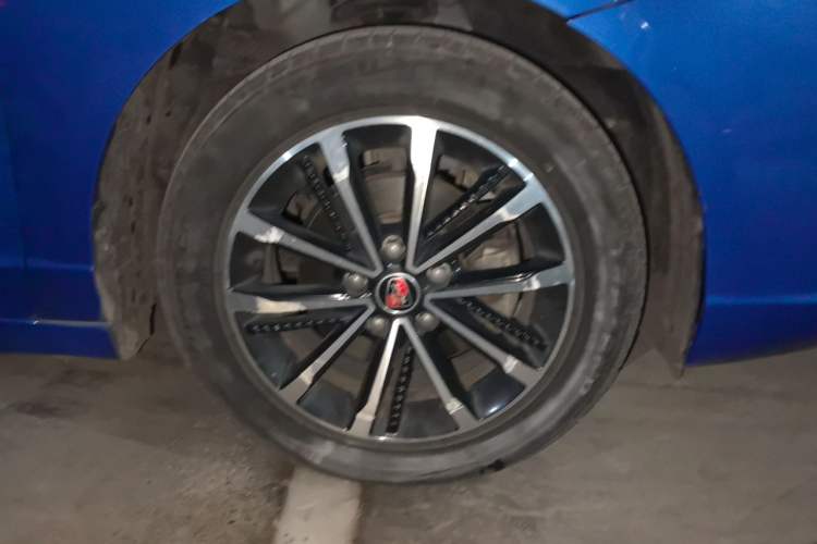 Used Roewe i5 2020 1.5L Automatic Smart Connect New Year Edition Right Front Wheel Hub