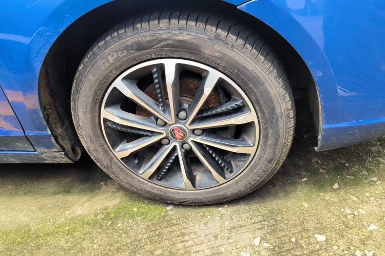 Used Roewe i5 2020 1.5L Automatic 4G Connect Luxury Flagship Edition Right Front Wheel Hub