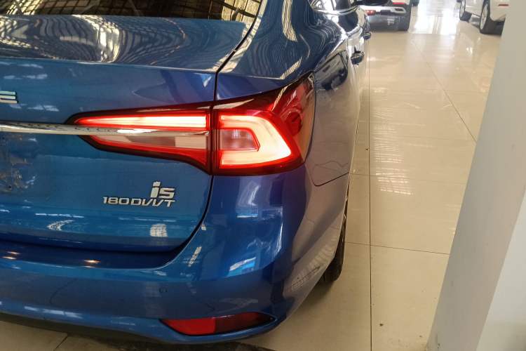 Used Roewe i5 2020 1.5L Automatic 4G Connect Luxury Flagship Edition Right Rear Taillight