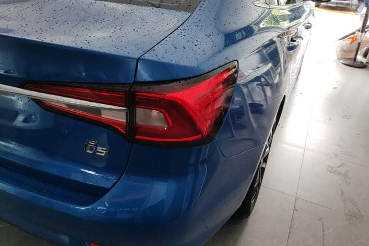 Used Roewe i5 2020 1.5L Automatic 4G Connect Luxury Flagship Edition Right Rear Taillight