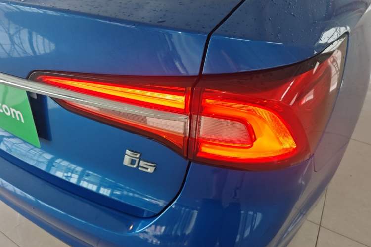 Used Roewe i5 2020 1.5L Manual 4G Connect Leehao Flagship Edition Right Rear Taillight