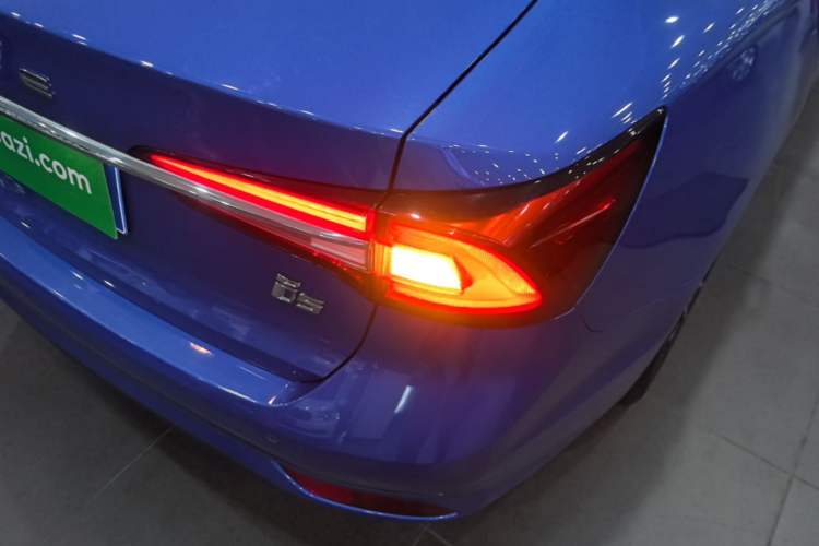 Used Roewe i5 2020 1.5L Automatic 4G Connect Luxury Flagship Edition Right Rear Taillight