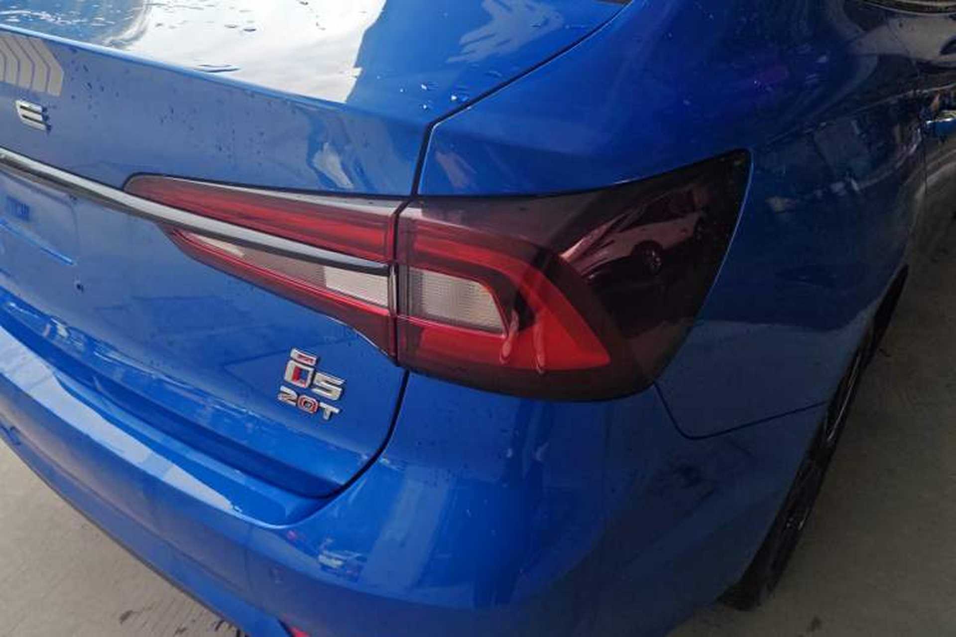 Used Roewe i5 2020 GL 20T Automatic 4G Connected Supreme Flagship Edition Right Rear Taillight