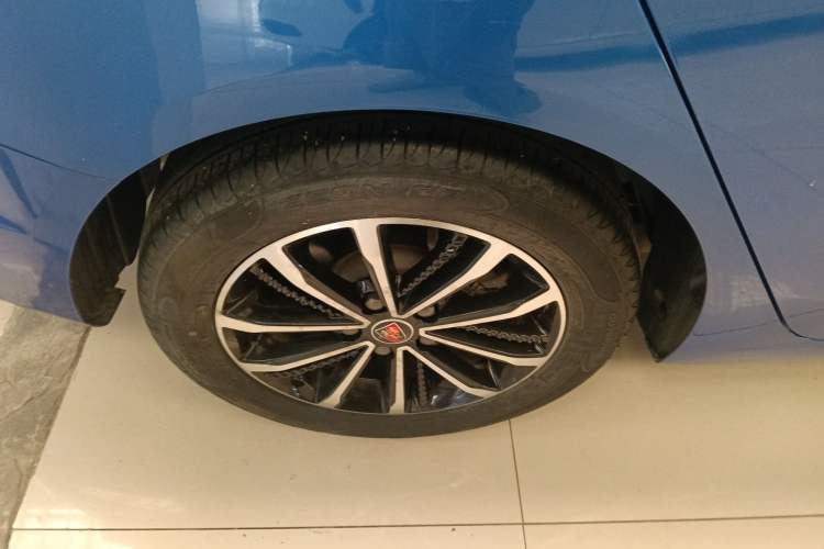 Used Roewe i5 2020 1.5L Automatic 4G Connect Luxury Flagship Edition Right Rear Wheel Hub