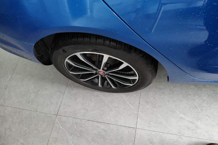 Used Roewe i5 2020 1.5L Automatic 4G Connect Luxury Flagship Edition Right Rear Wheel Hub